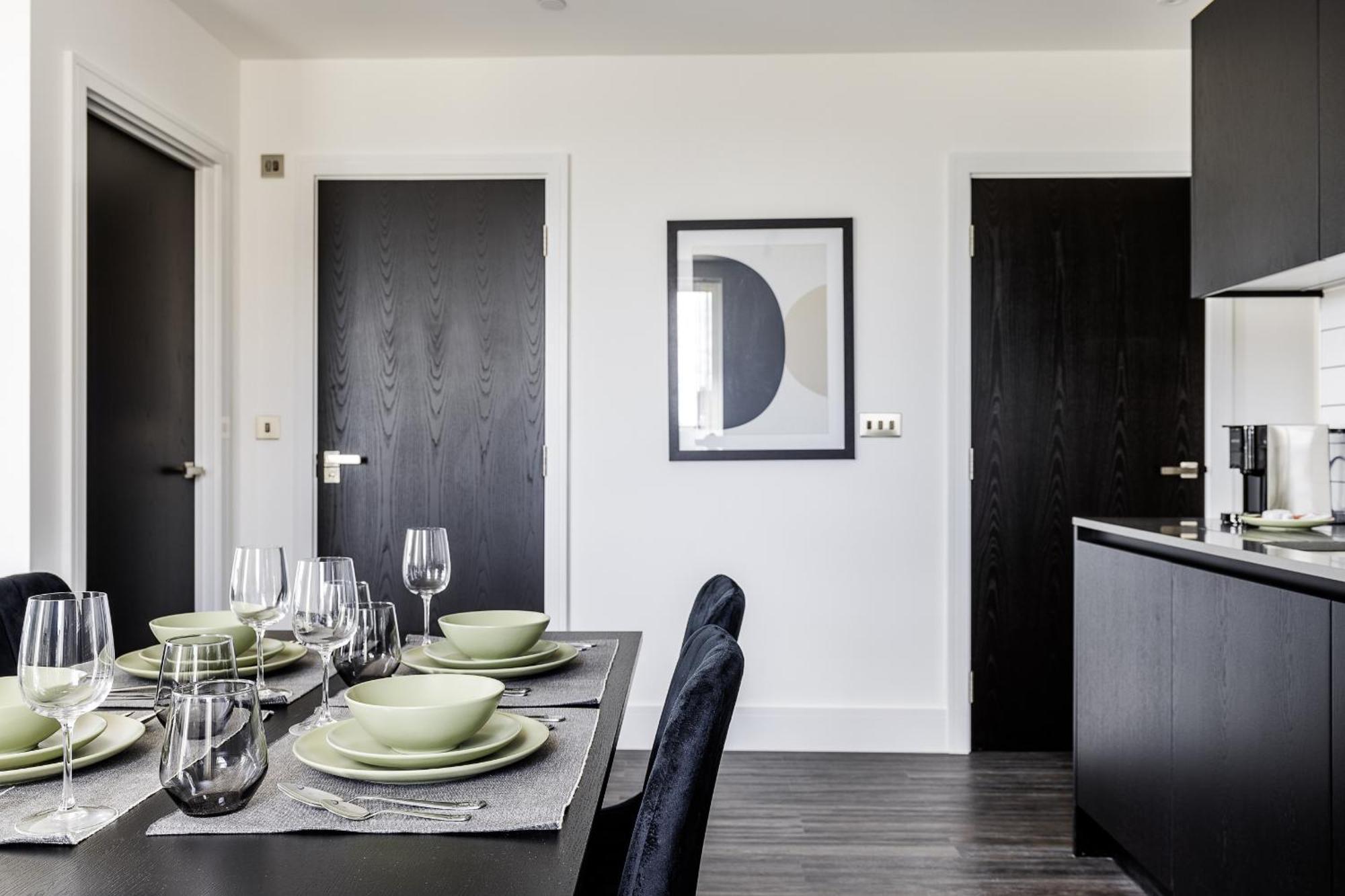 North Ken V - 2 Bedrooms - 1 Bathroom - Balcony - Concierge Apartment London